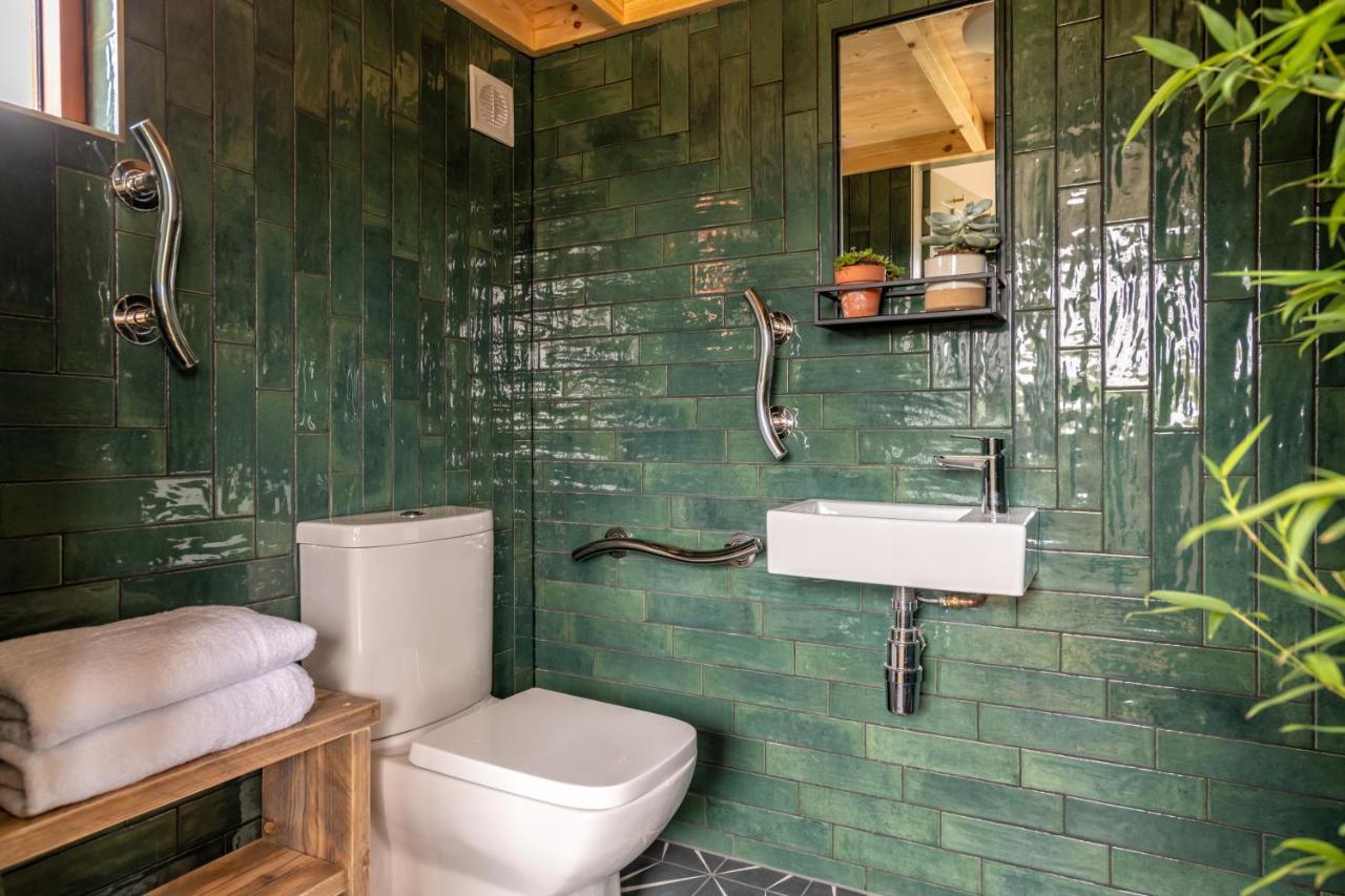 Alba - Charming Boutique Forest View Cabin With Hot Tub In 발라터 외부 사진