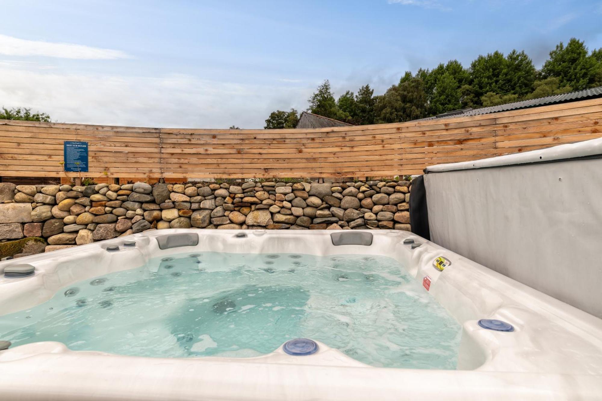 Alba - Charming Boutique Forest View Cabin With Hot Tub In 발라터 외부 사진